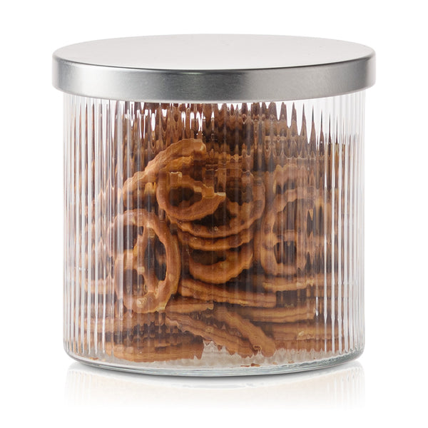 Pojemnik szklany do przechowywania PURE z pokrywką metalową o wysokości 10cm wypełniony precelkami