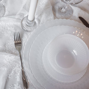 zestaw talerzy milky Elegance z bliska