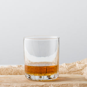 Whisky nalane do eleganckiej szklanki
