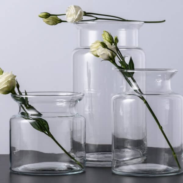 Zestaw trzech wazonów szklanych słój