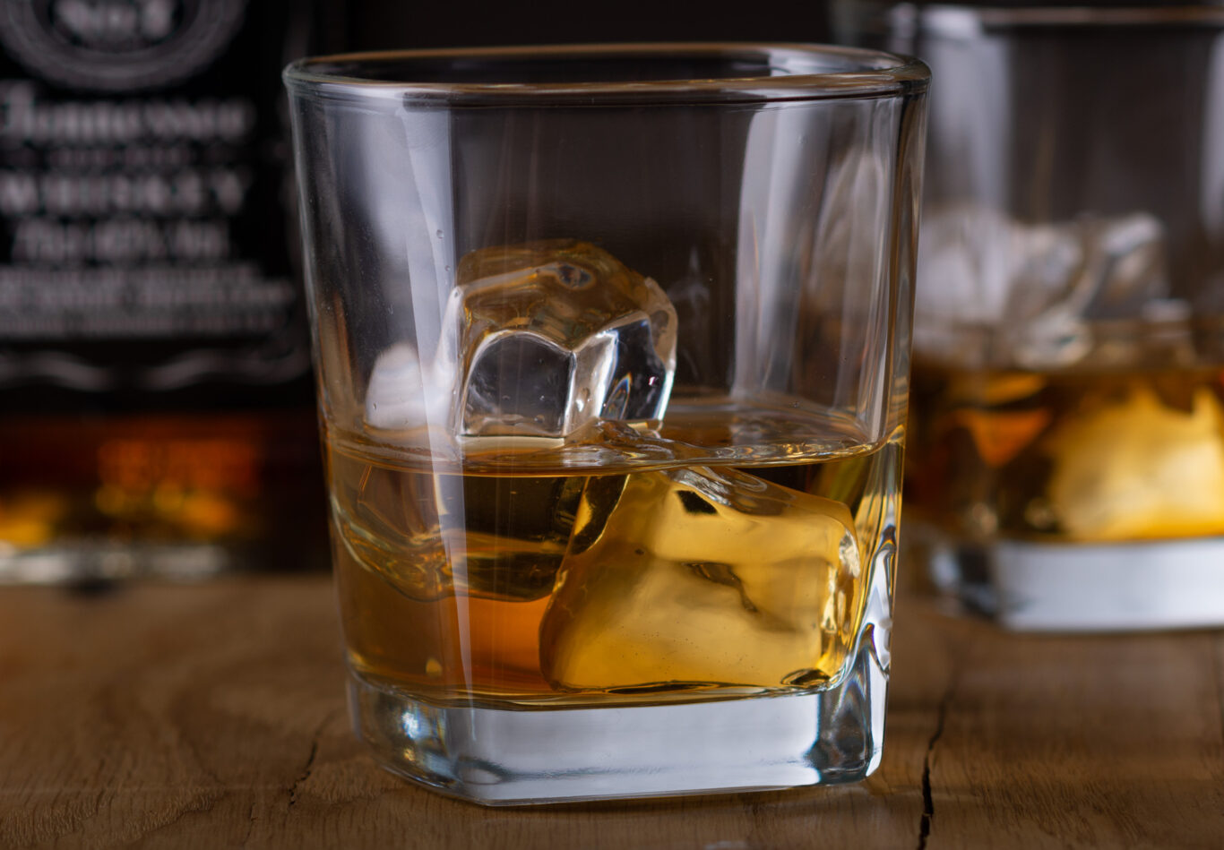 Elegancka szklanka do whiskey