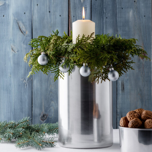 Srebrny wazon połyskujący świąteczny