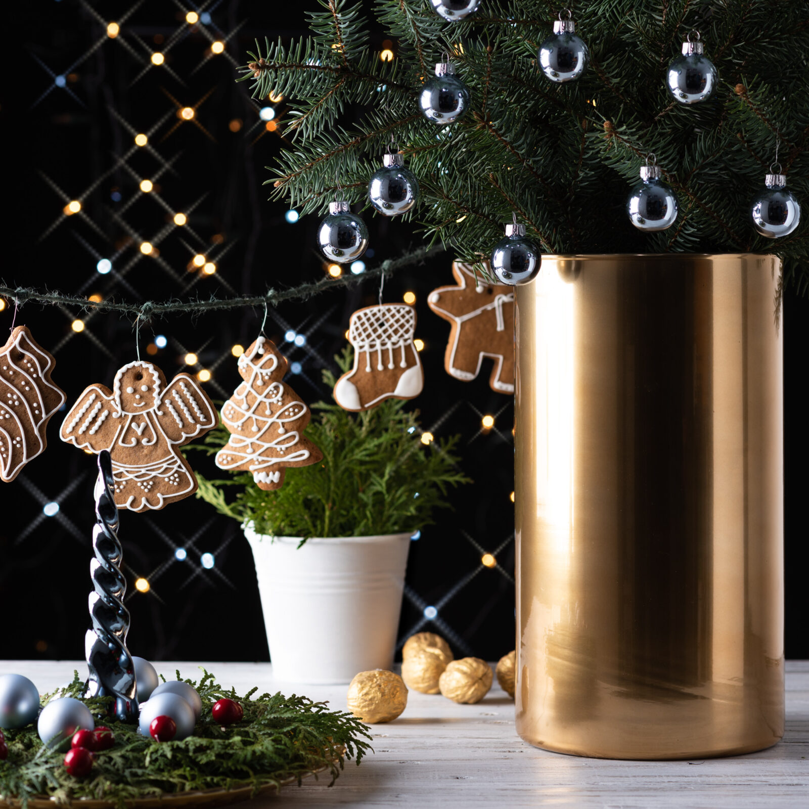 Złota tuba dekoracja świąteczna