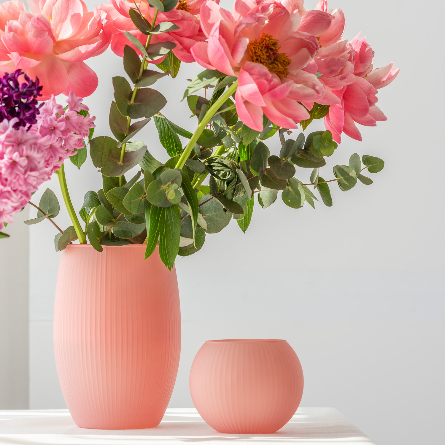 Zestaw wazonów różowych prążkowanych matowych
