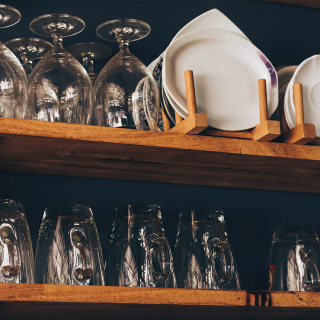 Przechowywanie i dbanie o szklane naczynia domowe