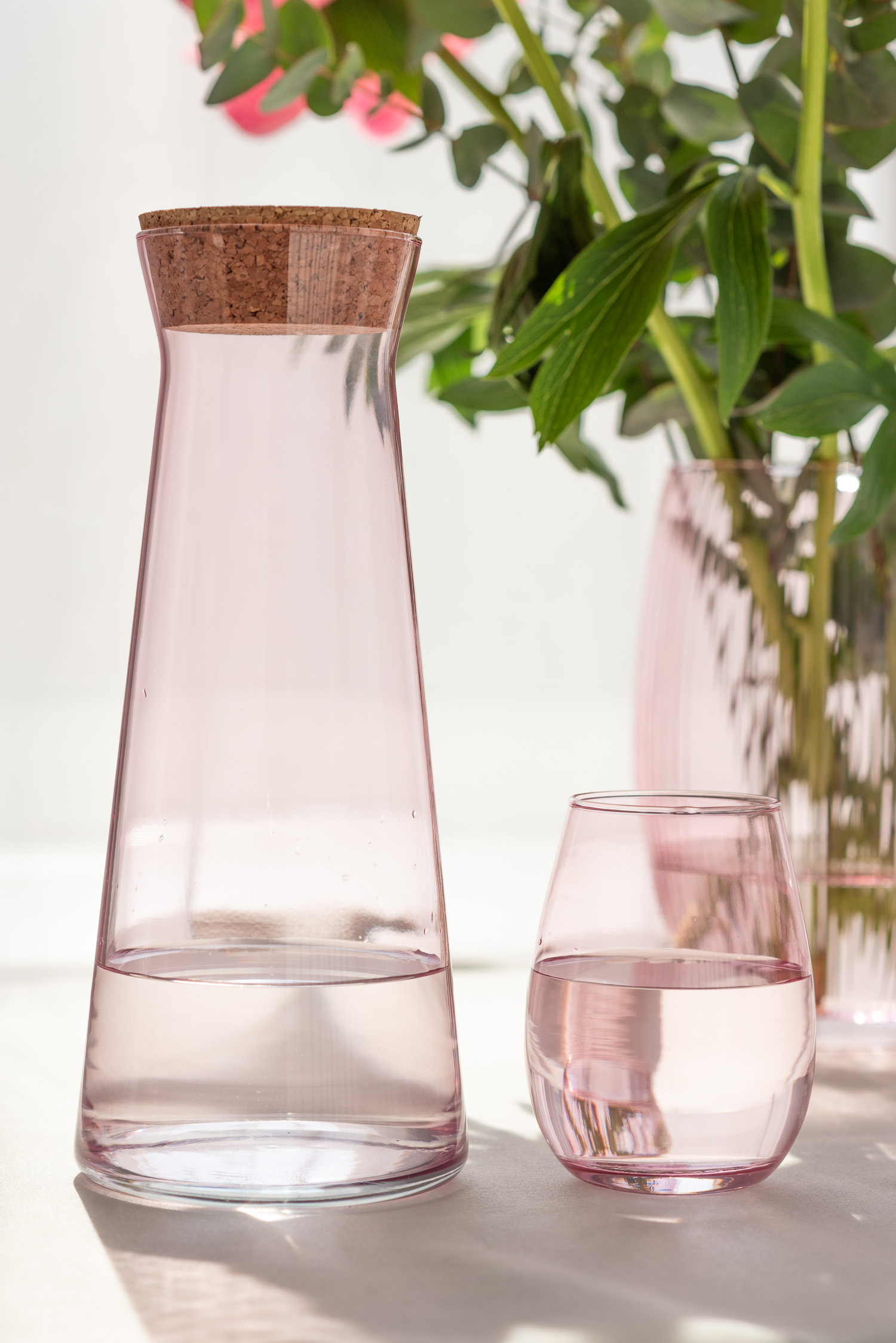 Karafka różowa na wodę wraz ze szklanką do wody