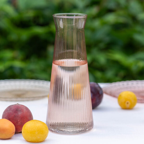 Karafka w prążki różowa na wodę lemoniadę wino