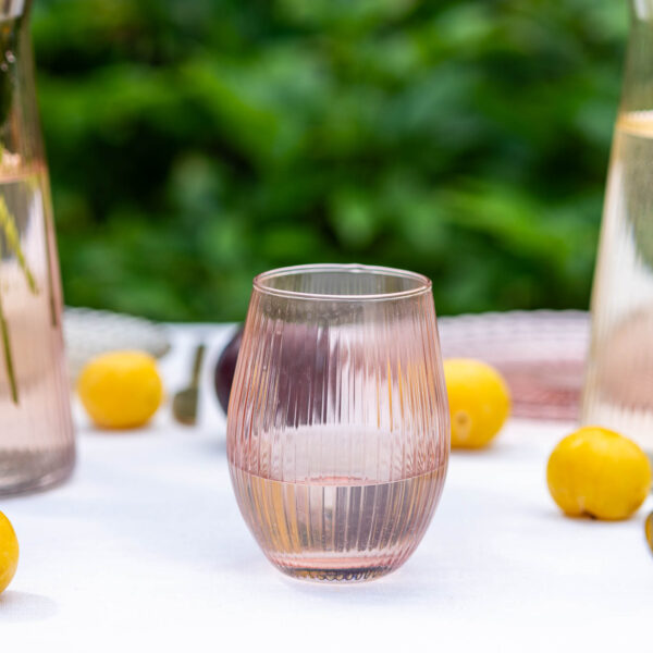 Szklanka różowa poręczna w prążki na orzeźwiające napoje