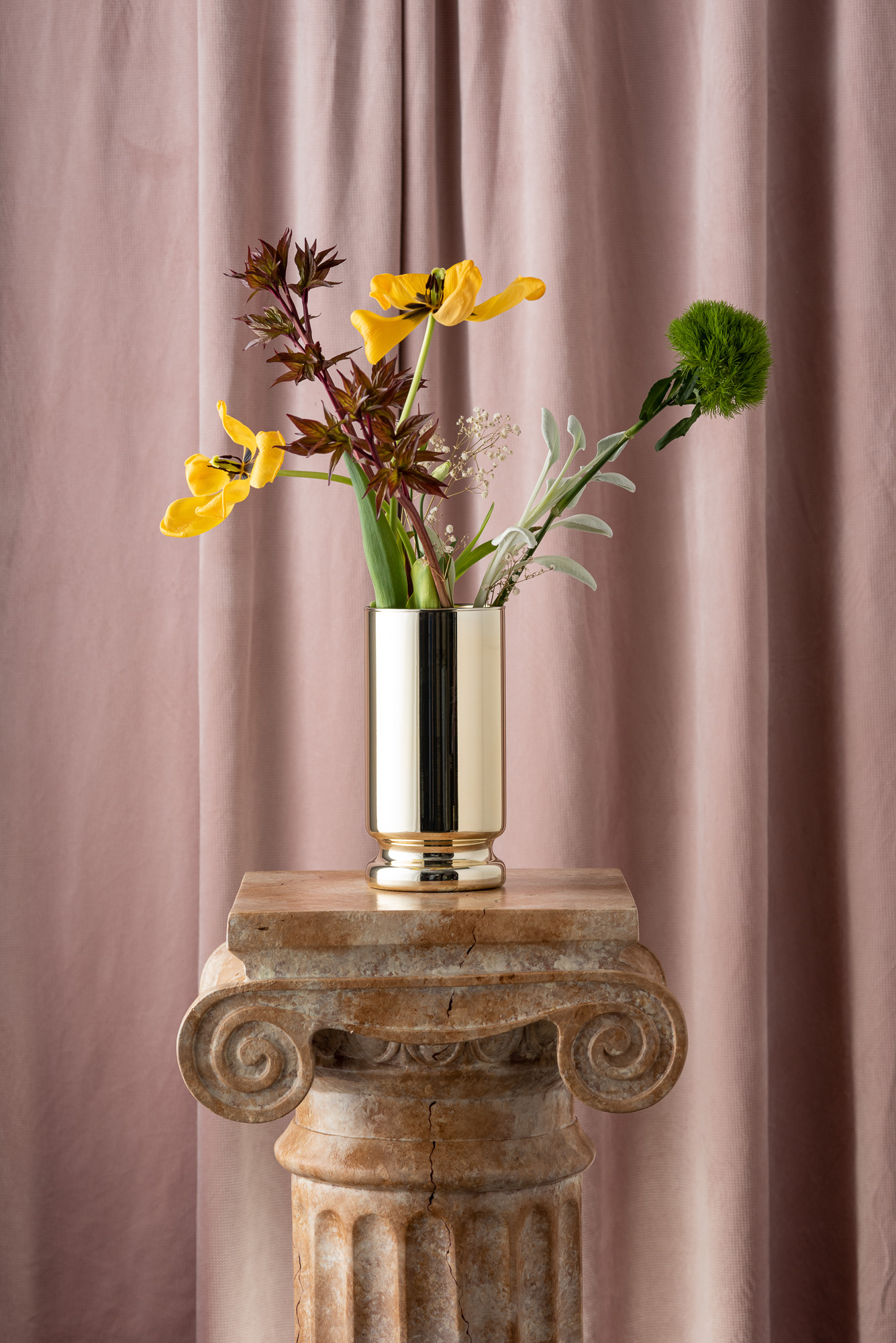 wysoki wazon szklany złoty na kwiaty