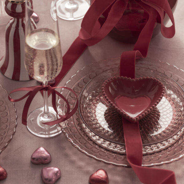Walentynkowa aranżacja - szklane dekoracje na walentynki