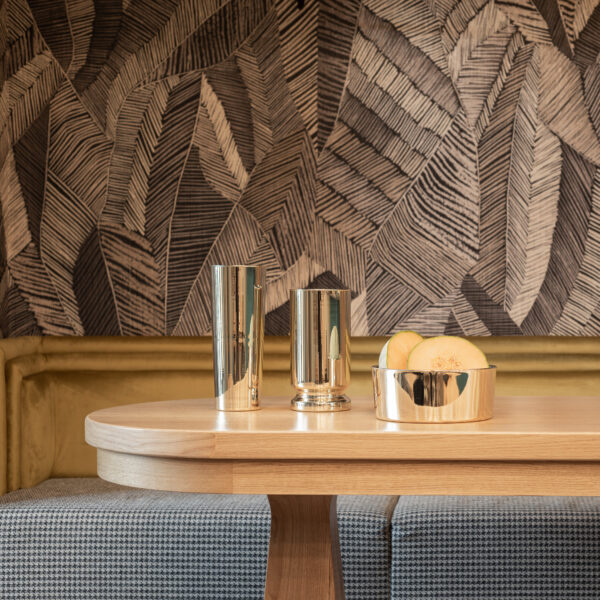 Wazony szklane GOLDEN w aranżacji z dynią