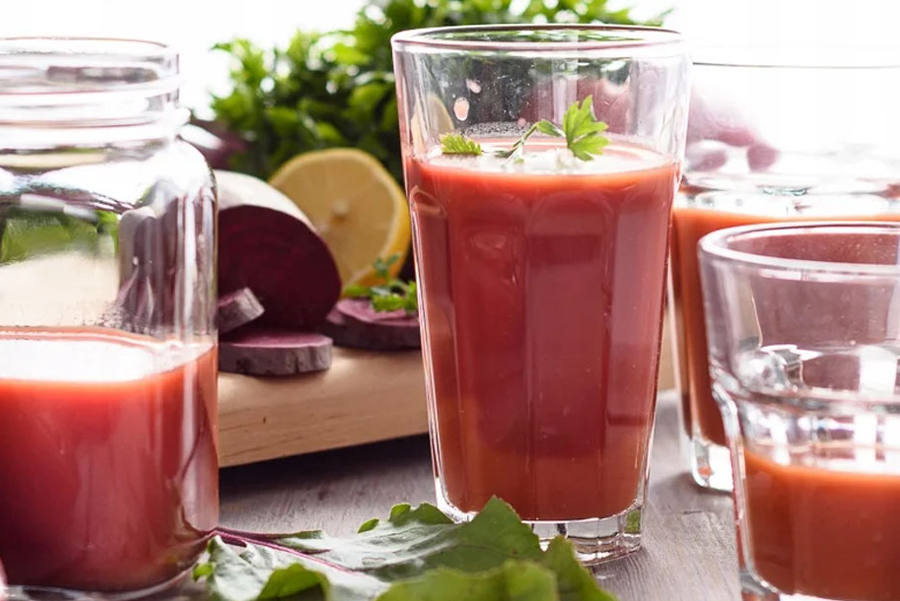 Koktajl w wysokiej szklance typu longdrink