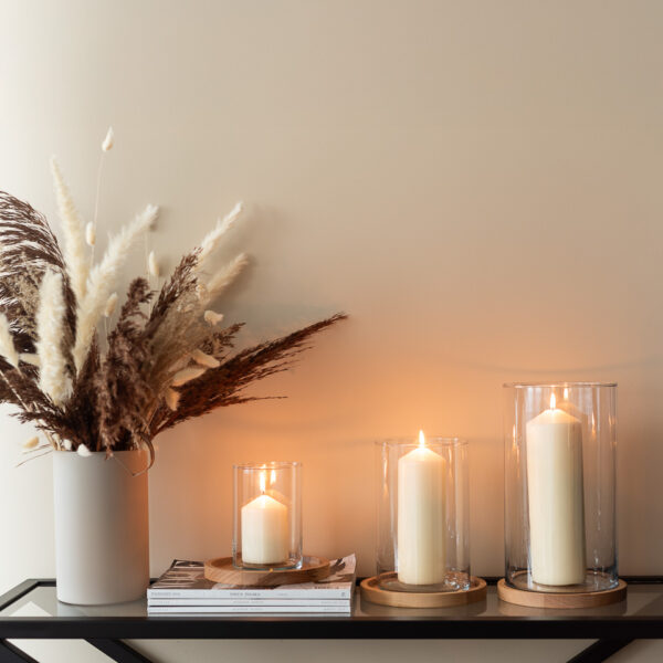 Zestaw świeczników cylindrów szklanych 30-21-15 cm z drewnianą podstawką