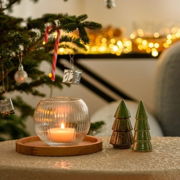 Świecznik szklany kula D8 ryflowana z drewnianą podstawką