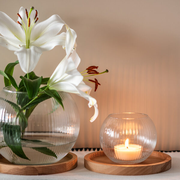Świecznik szklany kula D8 ryflowana z drewnianą podstawką
