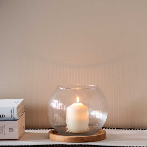 Świecznik szklany kula D8 ryflowana z drewnianą podstawką