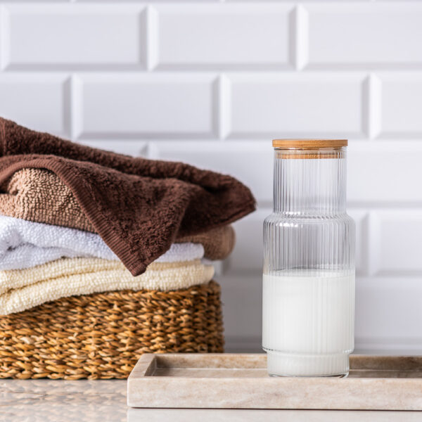 Pojemnik szklany do przechowywania PURE HOME z pokrywką bambusową 23 cm