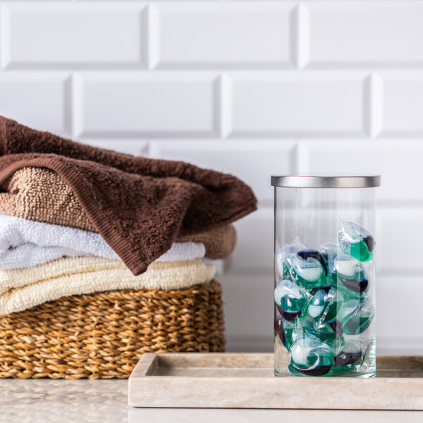 Pojemnik szklany do przechowywania PURE HOME z pokrywką metalową 20 cm